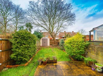 2 Bed Flat, Crusoe Road, CR4