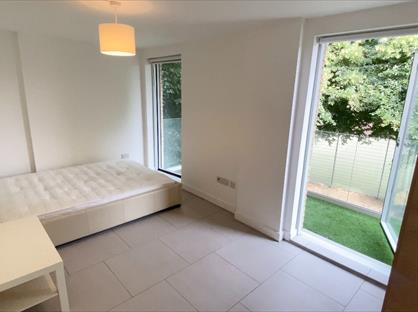 Room in a Shared House, St. Rule Street, SW8