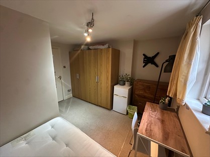 Room in a Shared Flat, Kingdon Road, NW6