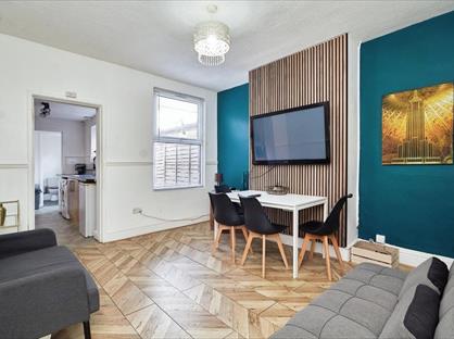 4 Bed Terraced House, Myrtle Avenue, NG7