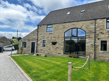 5 Bed Semi-Detached House, Warrenhouse Lane, HD3