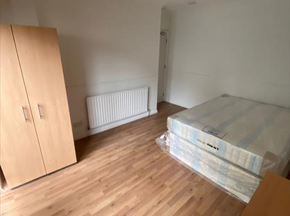 5 Bed Semi-Detached House, South Park Crescent, SE6