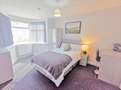 Room in a Shared House, Holly Road, B68