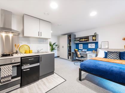 Room in a Shared Flat, Compass, B7