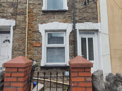 1 Bed Terraced House, High Street, CF48