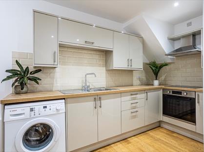 1 Bed Flat, Station Lane, WF7