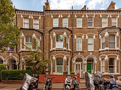 3 Bed Flat, St. Lukes Avenue, SW4