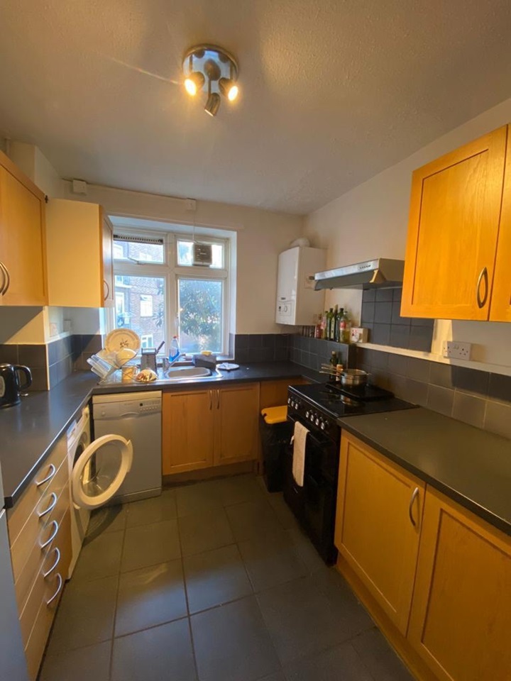 4 Bed Flat, Gurney House, E2 photo 3