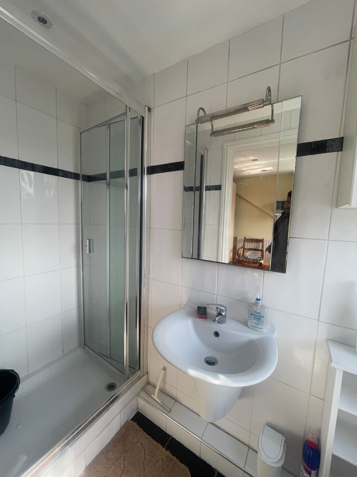 Ilford Studio Flat, Wanstead Park Road, IG1 To Rent Now for £850.00 p/m