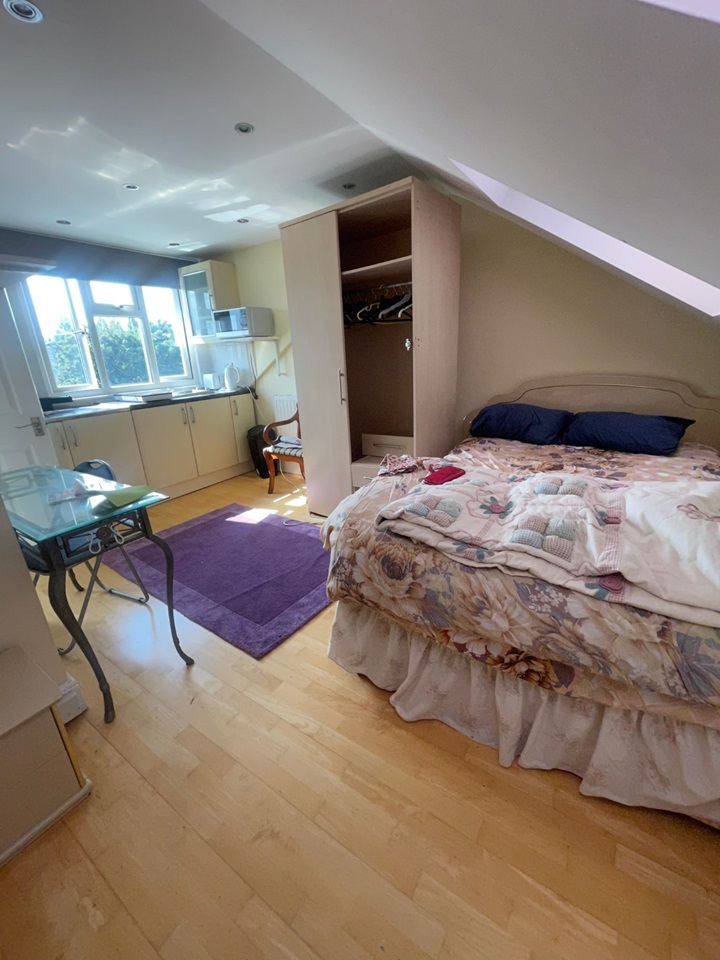 Ilford Studio Flat, Wanstead Park Road, IG1 To Rent Now for £850.00 p/m