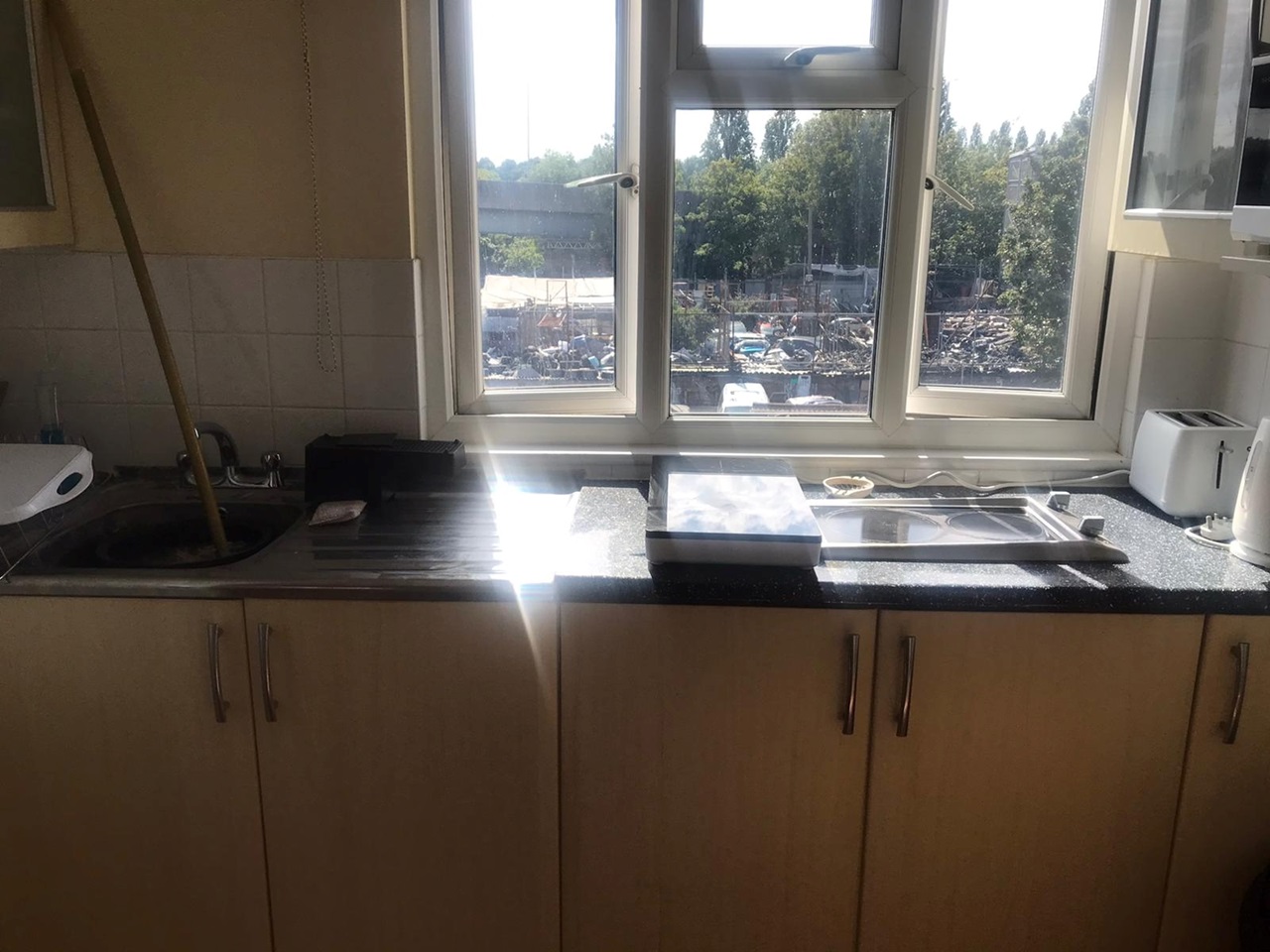 Ilford Studio Flat, Wanstead Park Road, IG1 To Rent Now for £850.00 p/m