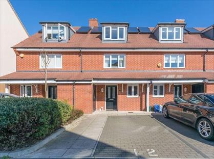 3 Bed Terraced House, Fremantleway, UB3