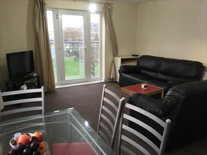 1 Bed Flat, Chamberlain Close, IG1