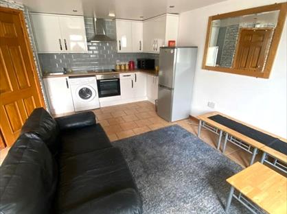 1 Bed Detached House, Whitchurch Road, CF14