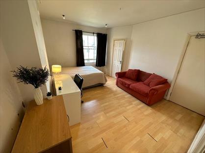 Room in a Shared Flat, Westbourne Terrace Road, W2