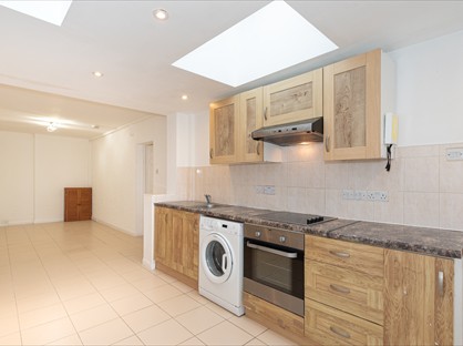 1 Bed Maisonette, Muybridge Yard, KT5