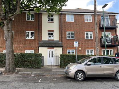 2 Bed Flat, Nightingale Court, SM1