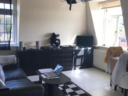 1 Bed Penthouse, Western Avenue, W5