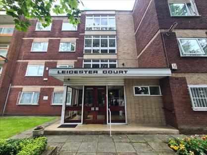 3 Bed Flat, Leicester Court, M7