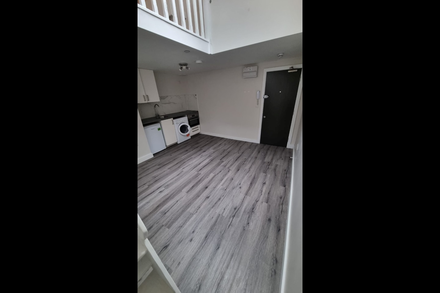 London Studio Flat, Lichfield Grove, N3 To Rent Now for £1,150.00 p/m