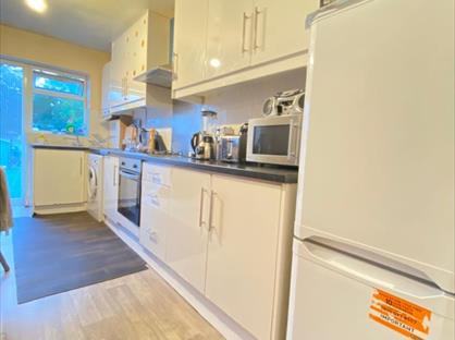 3 Bed Semi-Detached House, Lansbury Drive, UB4