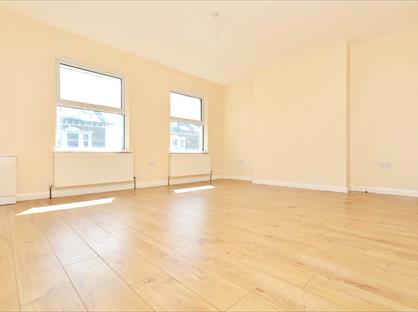 Studio Flat, Lee High Road, SE13