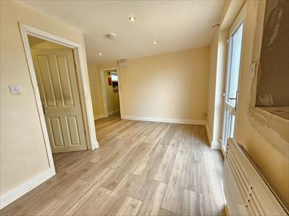 Studio Flat, Lower Dunton Road, RM14