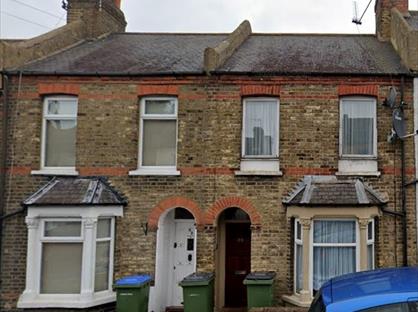 2 Bed Terraced House, Swingate Lane, SE18