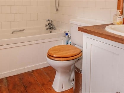 2 Bed Terraced House, Staithe Street, NR23