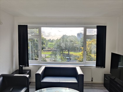 2 Bed Flat, Wisdons Close, RM10