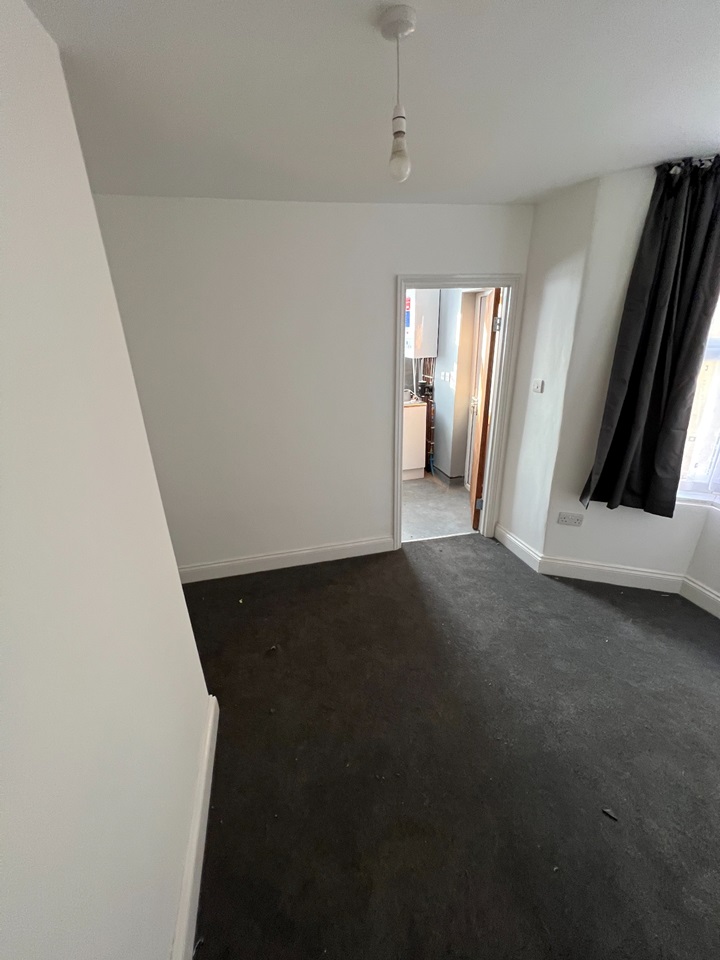 Ilford 2 Bed Flat, Courtland Avenue, IG1 To Rent Now for £1,700.00 p/m