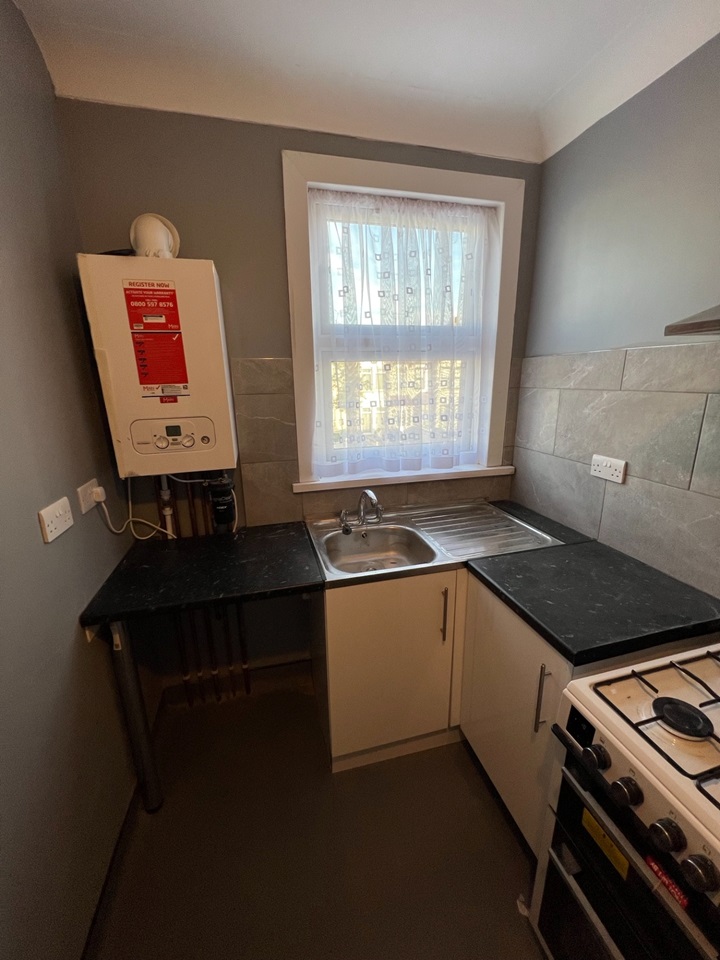 Ilford 2 Bed Flat, Courtland Avenue, IG1 To Rent Now for £1,700.00 p/m