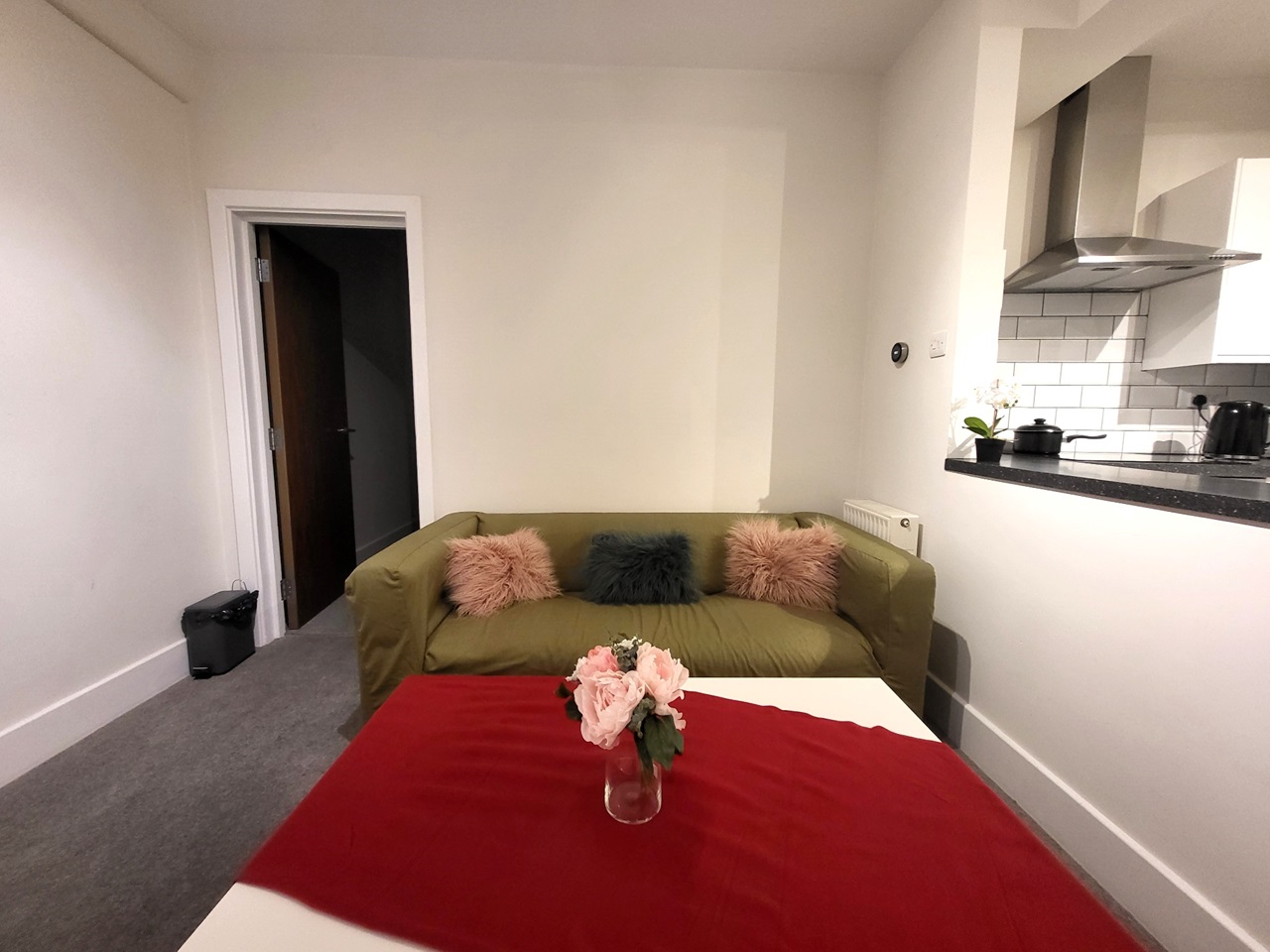 London 1 Bed Flat, Dewsbury Court, W4 To Rent Now for £1,800.00 p/m