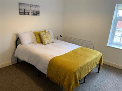 Room in a Shared House, Canal Road, S80