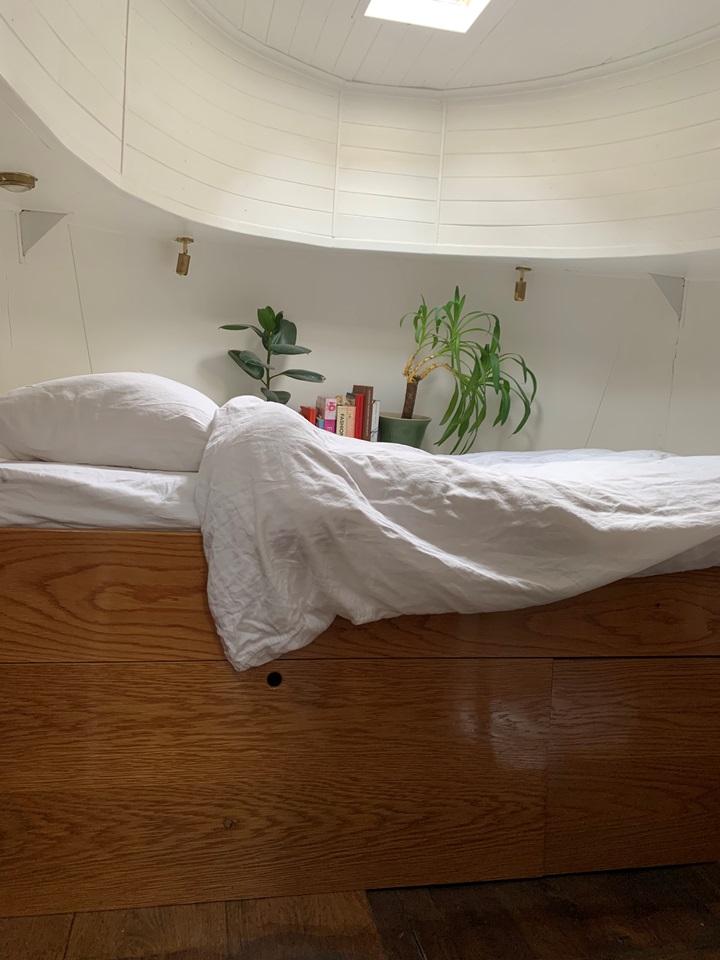 London 1 Bed House Boat, Harley House, E14 To Rent Now for £1,400.