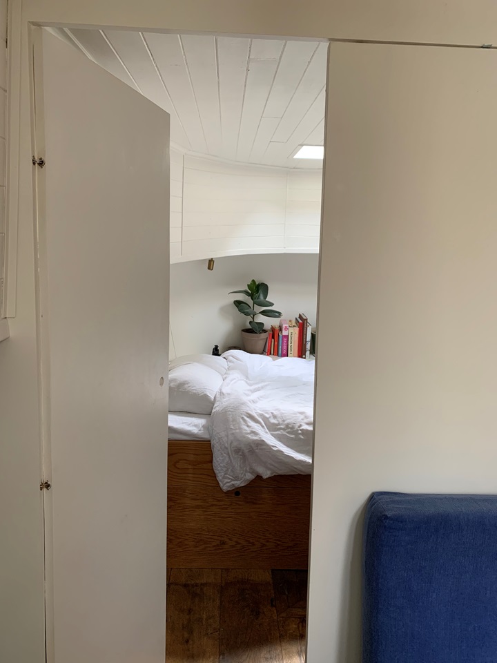 London 1 Bed House Boat, Harley House, E14 To Rent Now for £1,400.