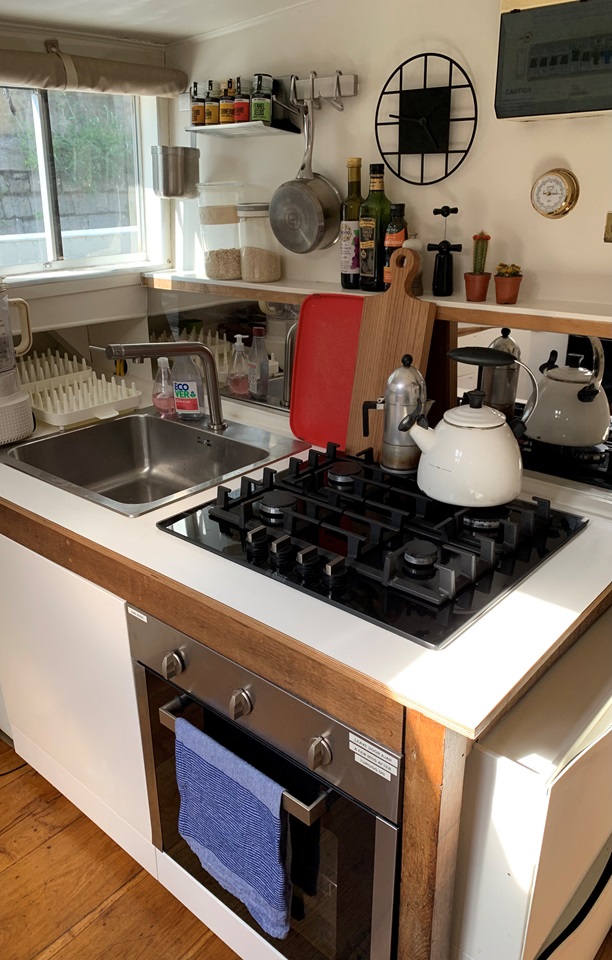 London 1 Bed House Boat, Harley House, E14 To Rent Now for £1,400.