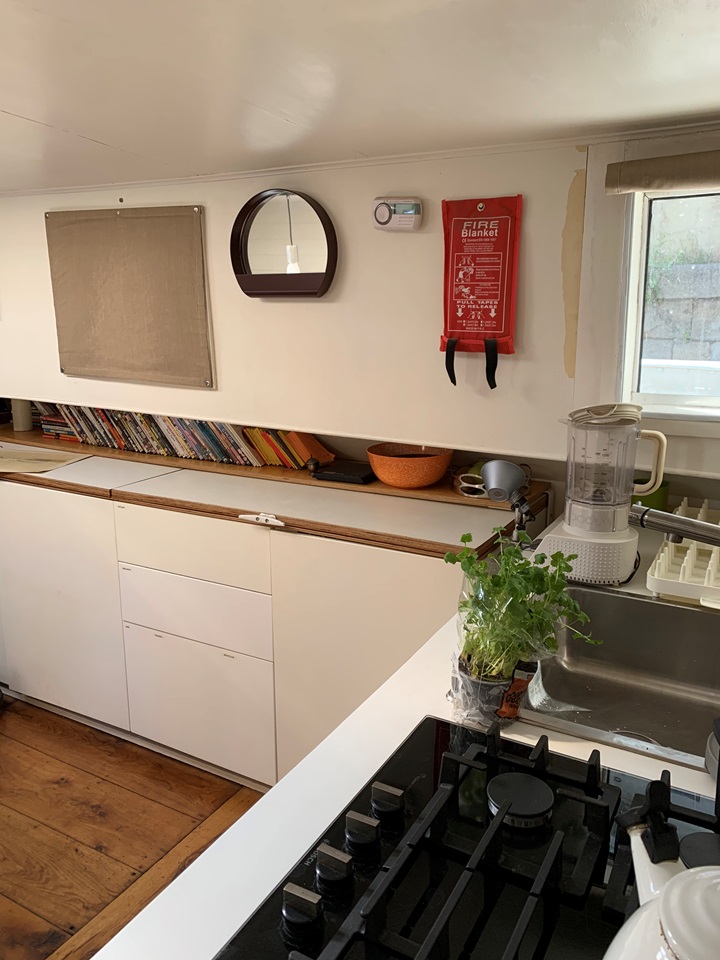 London 1 Bed House Boat, Harley House, E14 To Rent Now for £1,400.