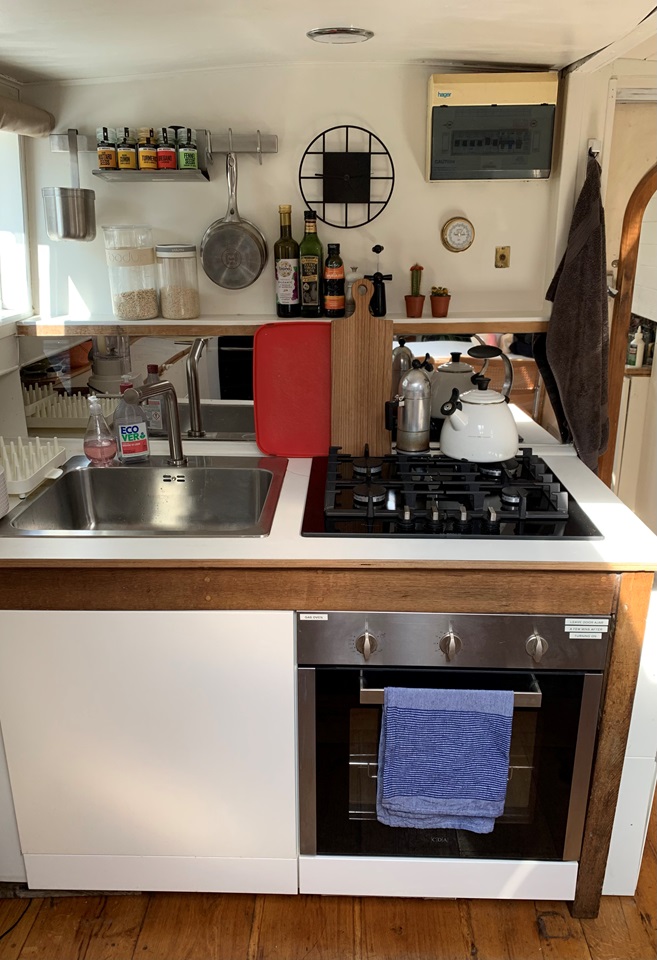 London 1 Bed House Boat, Harley House, E14 To Rent Now for £1,400.
