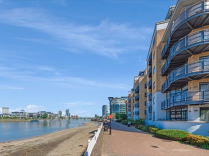 2 Bed Flat, Cotton Row, SW11