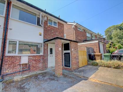 3 Bed End Terrace, North Close, LS8