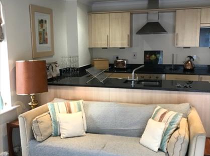 2 Bed Flat, Royal Swan Quarter, KT22