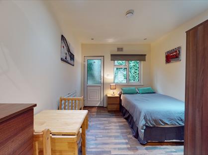 Studio Flat, Chatsworth Road, NW2