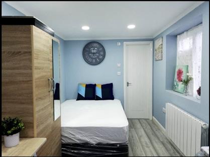 Studio Flat, Studio Room, IG5