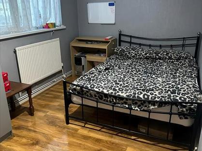 Room in a Shared House, North Circular Road, NW10