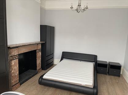 Room in a Shared House, Kingswood Road, IG3
