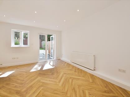 2 Bed Terraced House, Barton Close, NW4