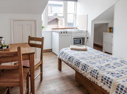 Studio Flat, Mapesbury Road, NW2