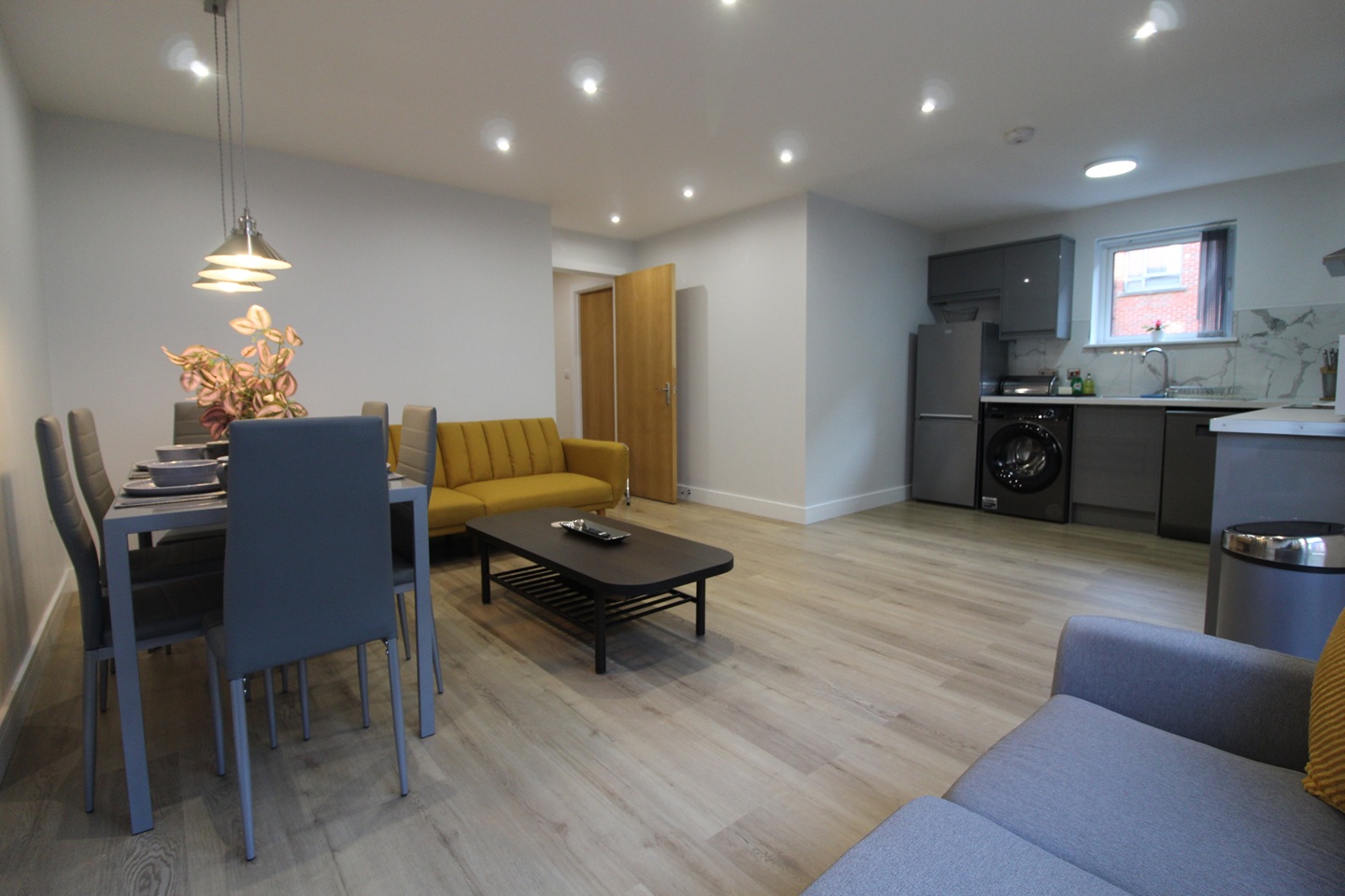 2 Bed Flat, Beauchamp House, CV1 photo 3