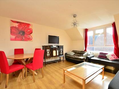 1 Bed Flat, Fawcett Close, SW11
